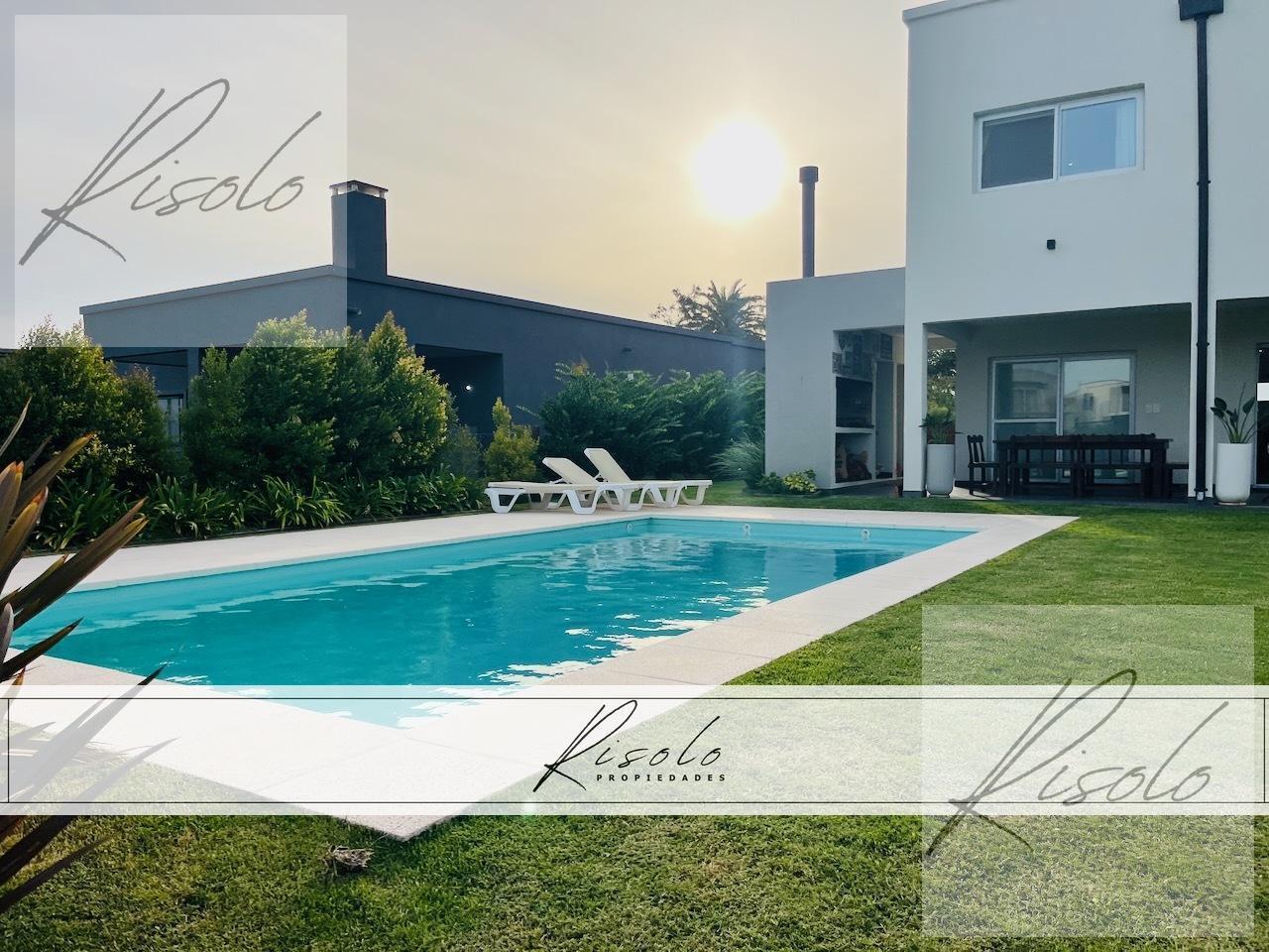 Foto de Casa en venta con laguna y pileta. 3 dormitorios, TV room. Barrio, imagen 1