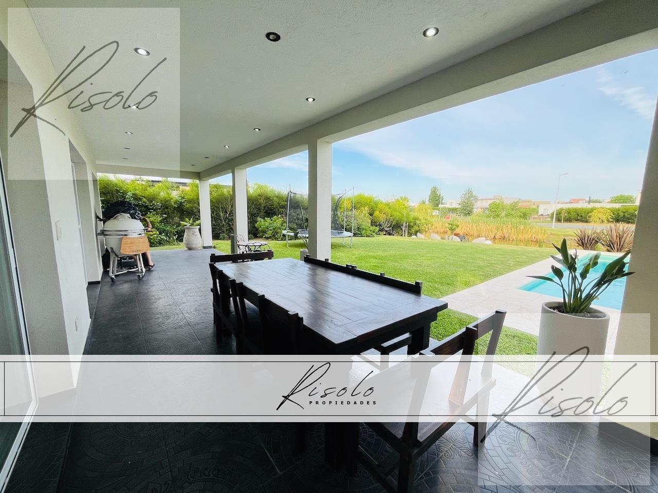 Foto de Casa en venta con laguna y pileta. 3 dormitorios, TV room. Barrio, imagen 3