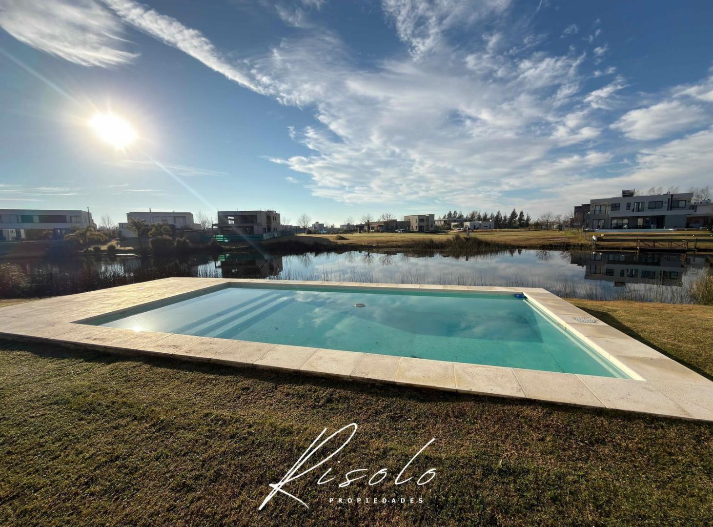 Foto de Casa en Venta. Parrilla. Pileta. 3 dormitorios. Barrio Cerrado. Escobar, imagen 3