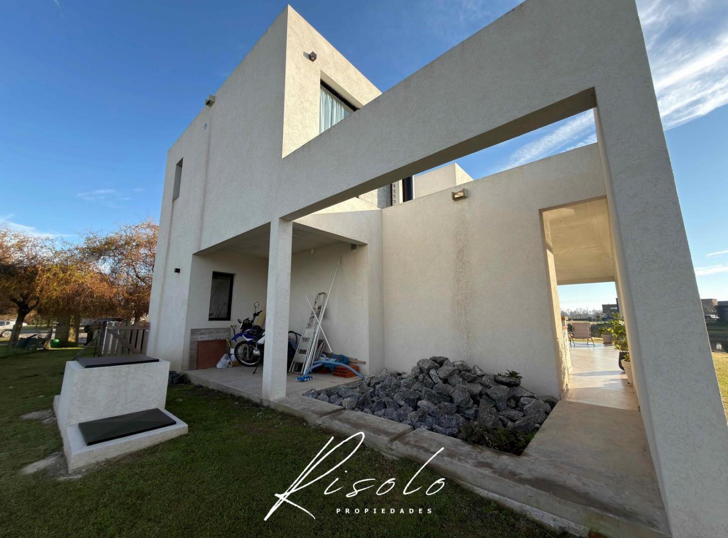 Foto de Casa en Venta. Parrilla. Pileta. 3 dormitorios. Barrio Cerrado. Escobar, imagen 5