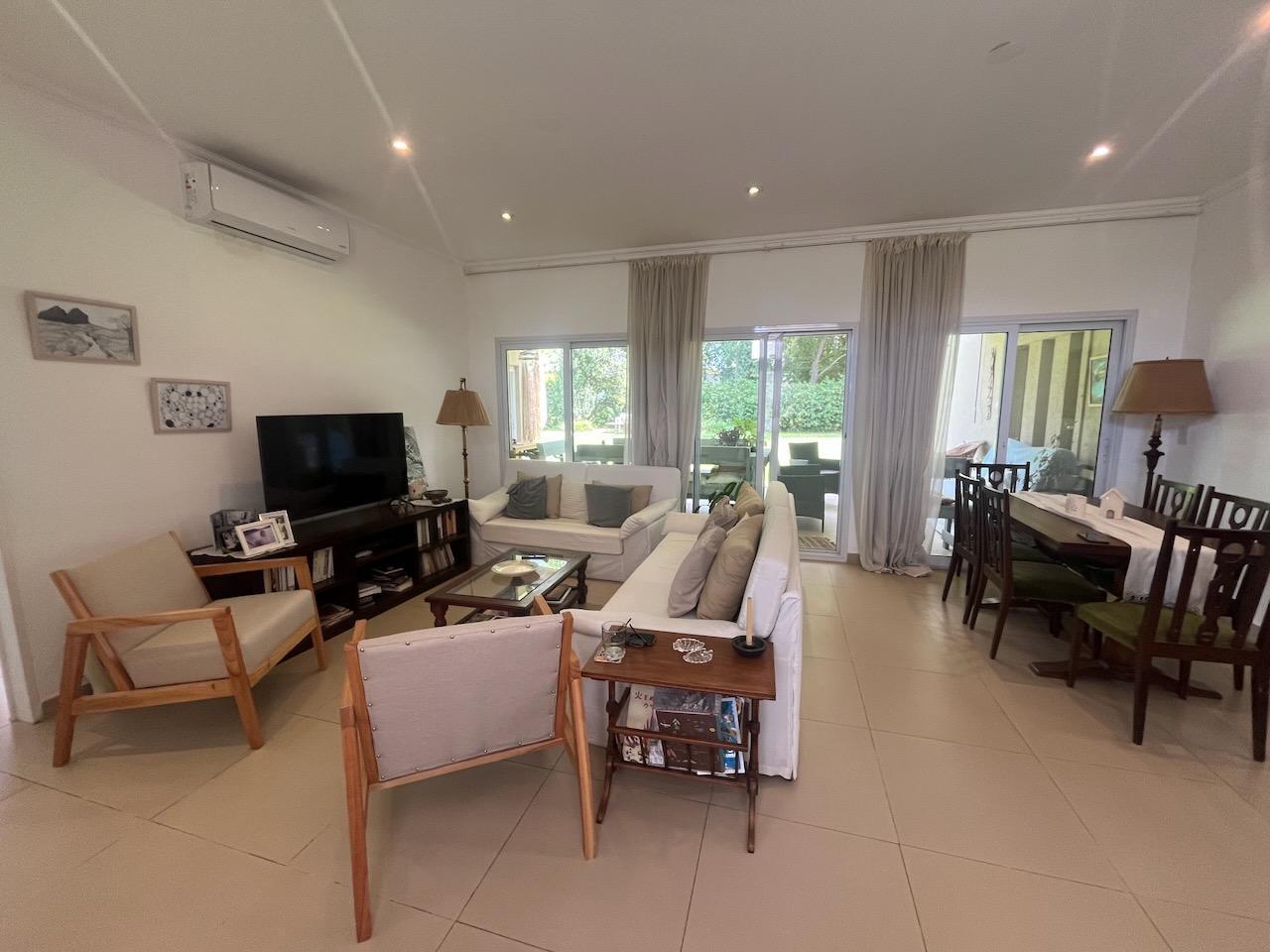 Foto de Casa en Venta 3 dormitorios, Lote interno al Norte, Cocina Indepiente, imagen 2