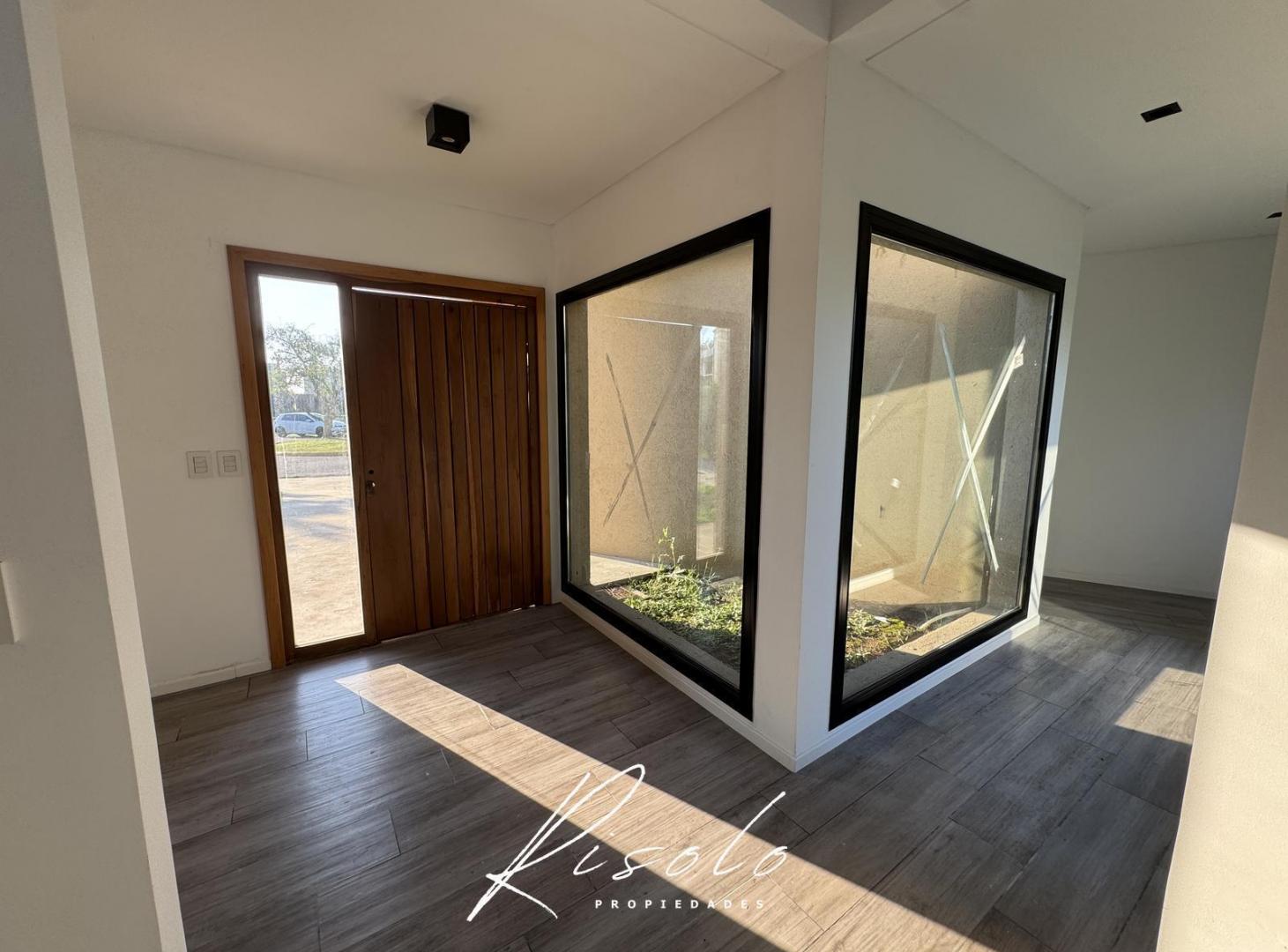 Foto de Casa en Venta, excelente terminaciones. 3 dorm. Escritorio. Pileta, imagen 1