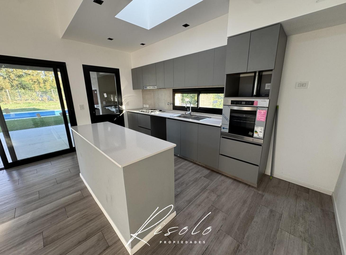 Foto de Casa en Venta, excelente terminaciones. 3 dorm. Escritorio. Pileta, imagen 2