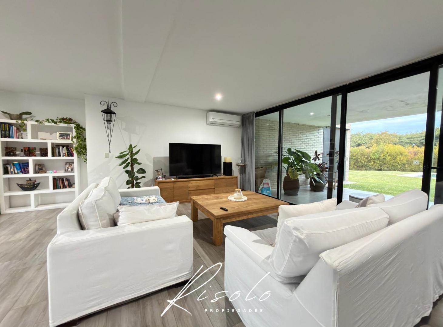 Foto de Casa en Venta. 3 dormitorios. Pileta, Cerco Vivo, Excelente Calidad, imagen 5