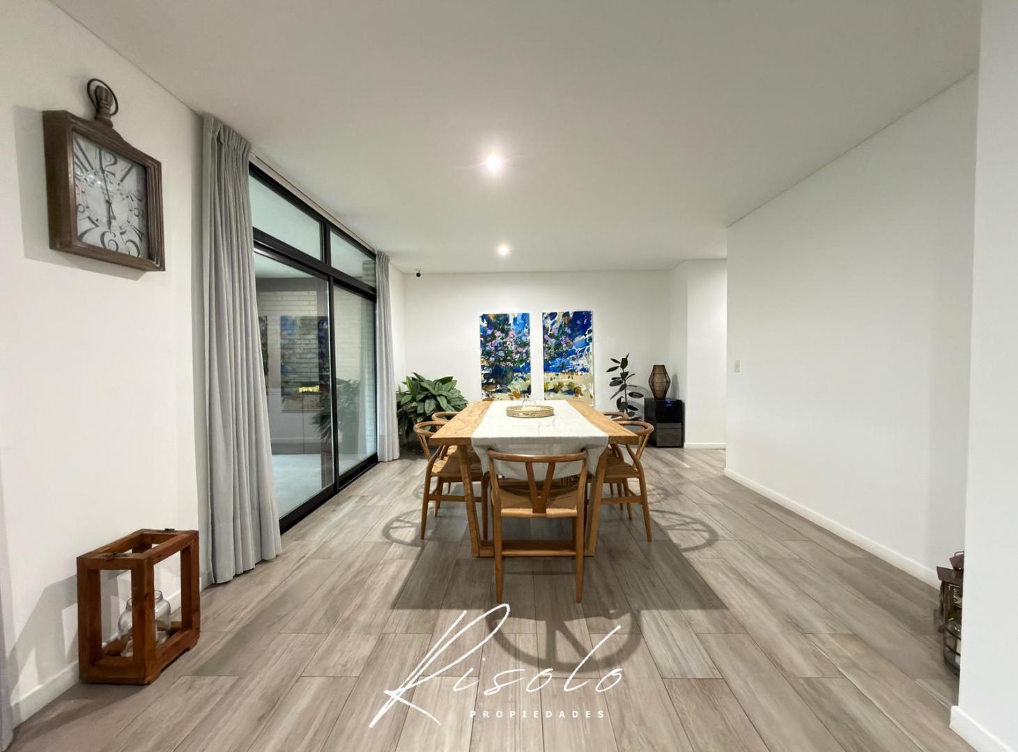 Foto de Casa en Venta. 3 dormitorios. Pileta, Cerco Vivo, Excelente Calidad, imagen 3