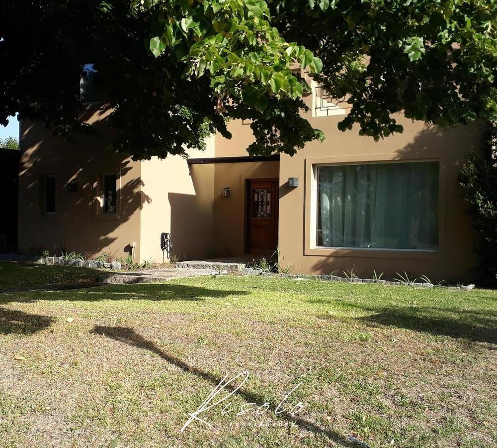 Foto de Casa en Venta. 3 dormitorios, Playroom. Norte. Pileta, Parrilla, Barrio, imagen 5