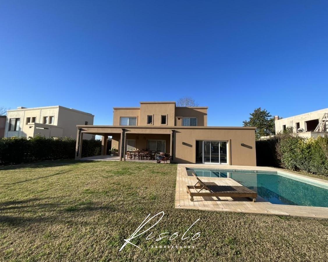 Foto de Casa en Venta. 3 dormitorios, Playroom. Norte. Pileta, Parrilla, Barrio, imagen 1