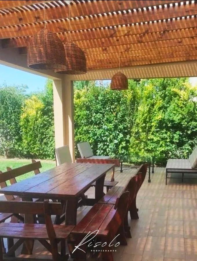 Foto de Casa en Venta. 3 dormitorios, Playroom. Norte. Pileta, Parrilla, Barrio, imagen 4