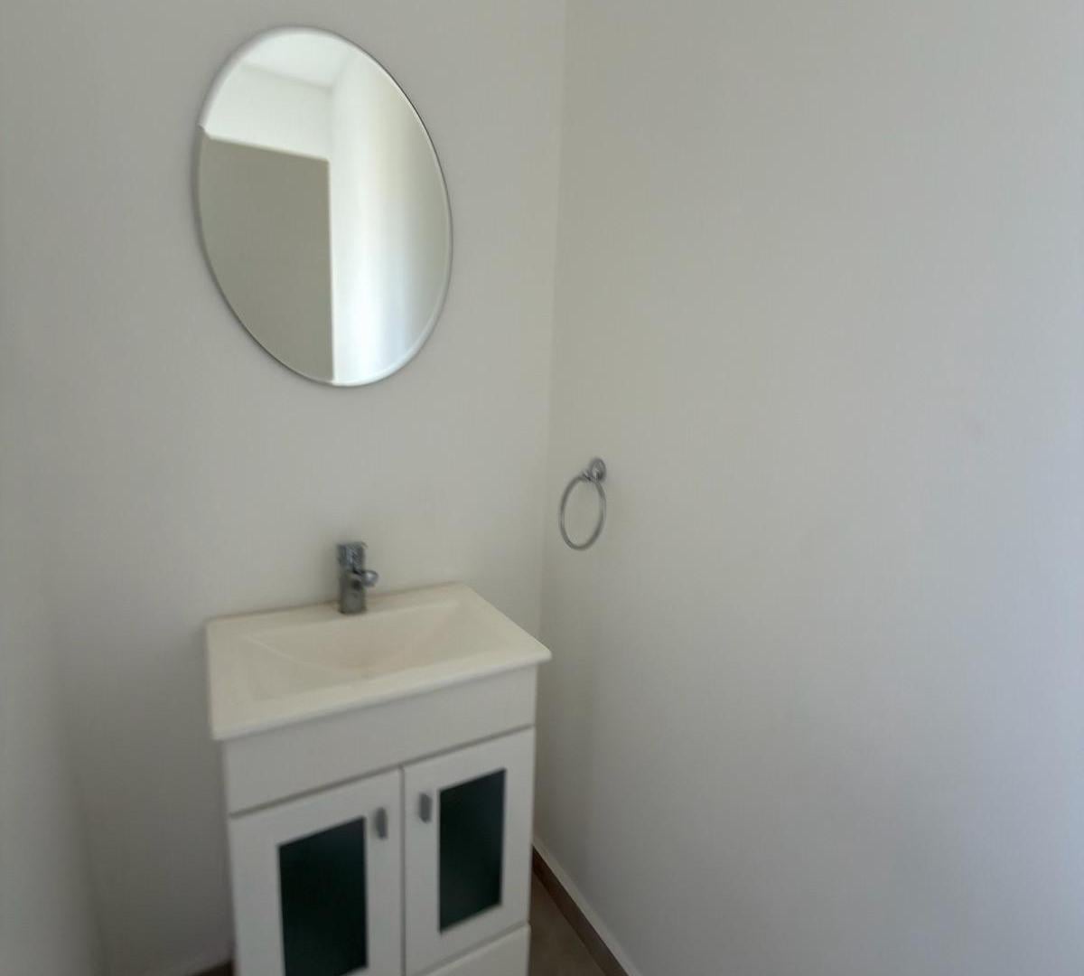 Foto de Casa en Venta sobre lote interno. 3 dormitorios, Oficina. Barrio, imagen 2