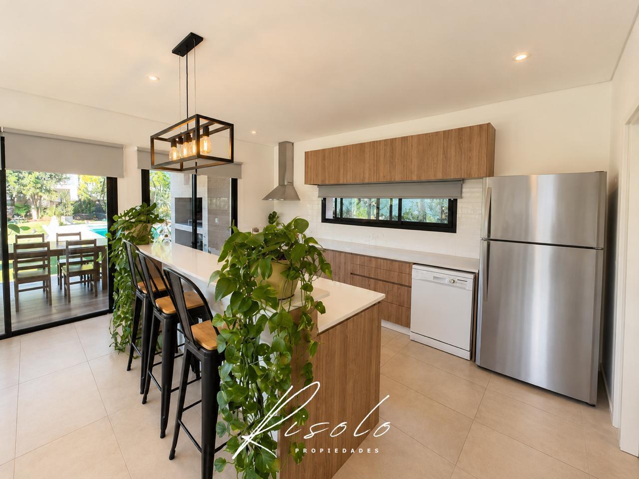 Foto de Santa Lucía - Pilar del Este - Casa moderna con jardín, pileta y terraza, imagen 4