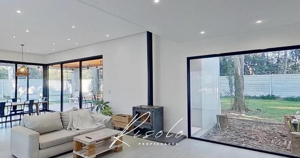 Foto de Casa en Venta con Renta. 2 oficinas. 3 dormimtorios. Parrilla. Pileta, imagen 4