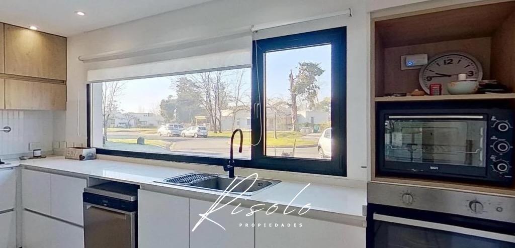 Foto de Casa en Venta con Renta. 2 oficinas. 3 dormimtorios. Parrilla. Pileta, imagen 5