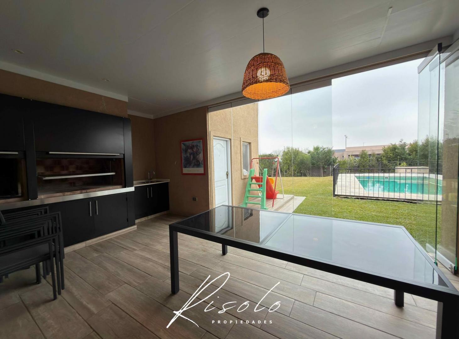 Foto de Casa en Venta y/o Alquiler, en Barrio Cerrado, Pileta. 3 dormitorios, imagen 1