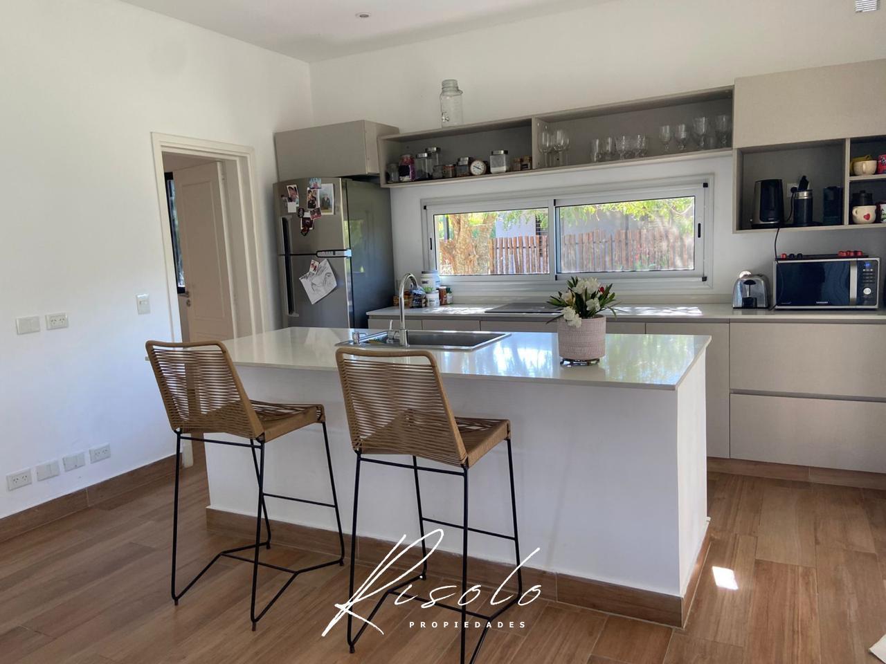 Foto de Casa en Alquiler. 3 dormitorios. Sin Pileta. Jardin. Parrilla. Barrio, imagen 3