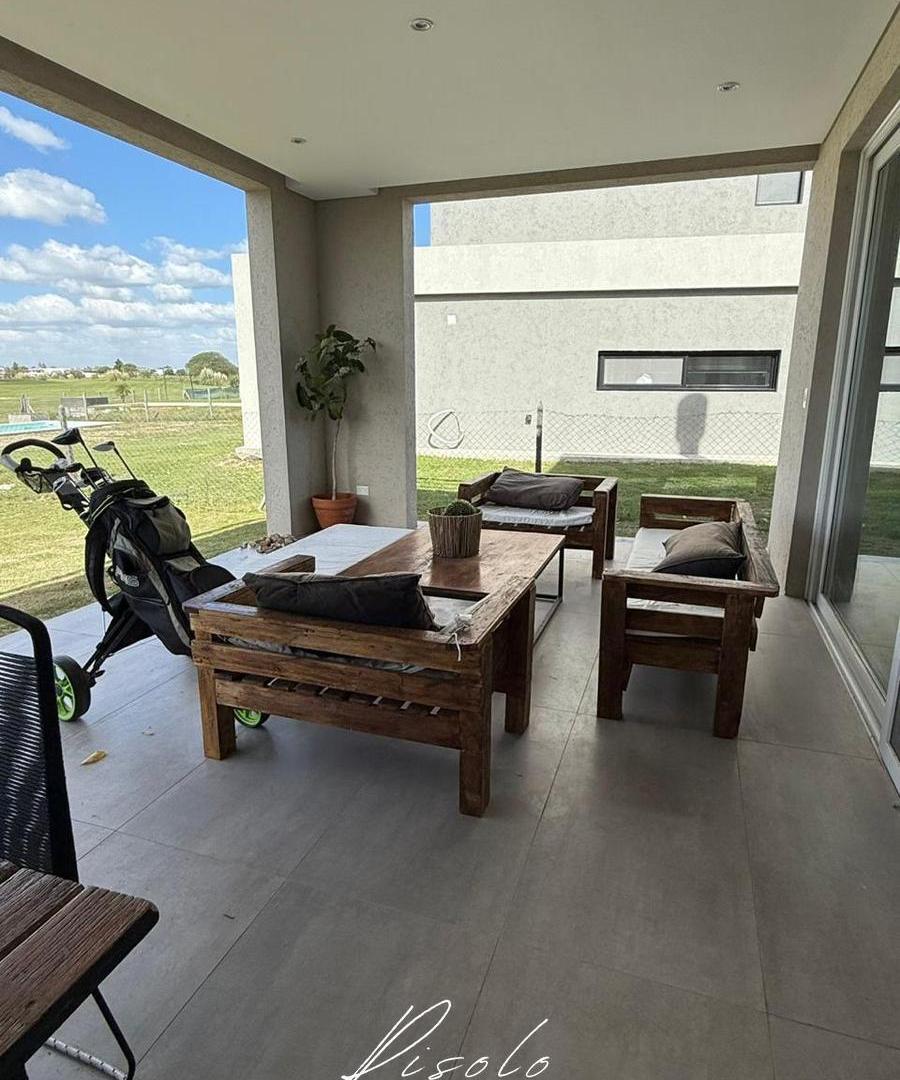 Foto de Casa en venta. Barrio Cerrado con fondo a la cancha de Golf. Escobar, imagen 4