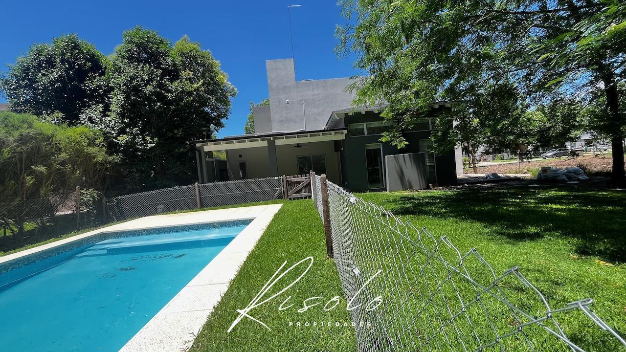 Foto de Casa en Venta. Pileta, Riego 3 dormitorios. Escritorio. Barrio Cerrado, imagen 3