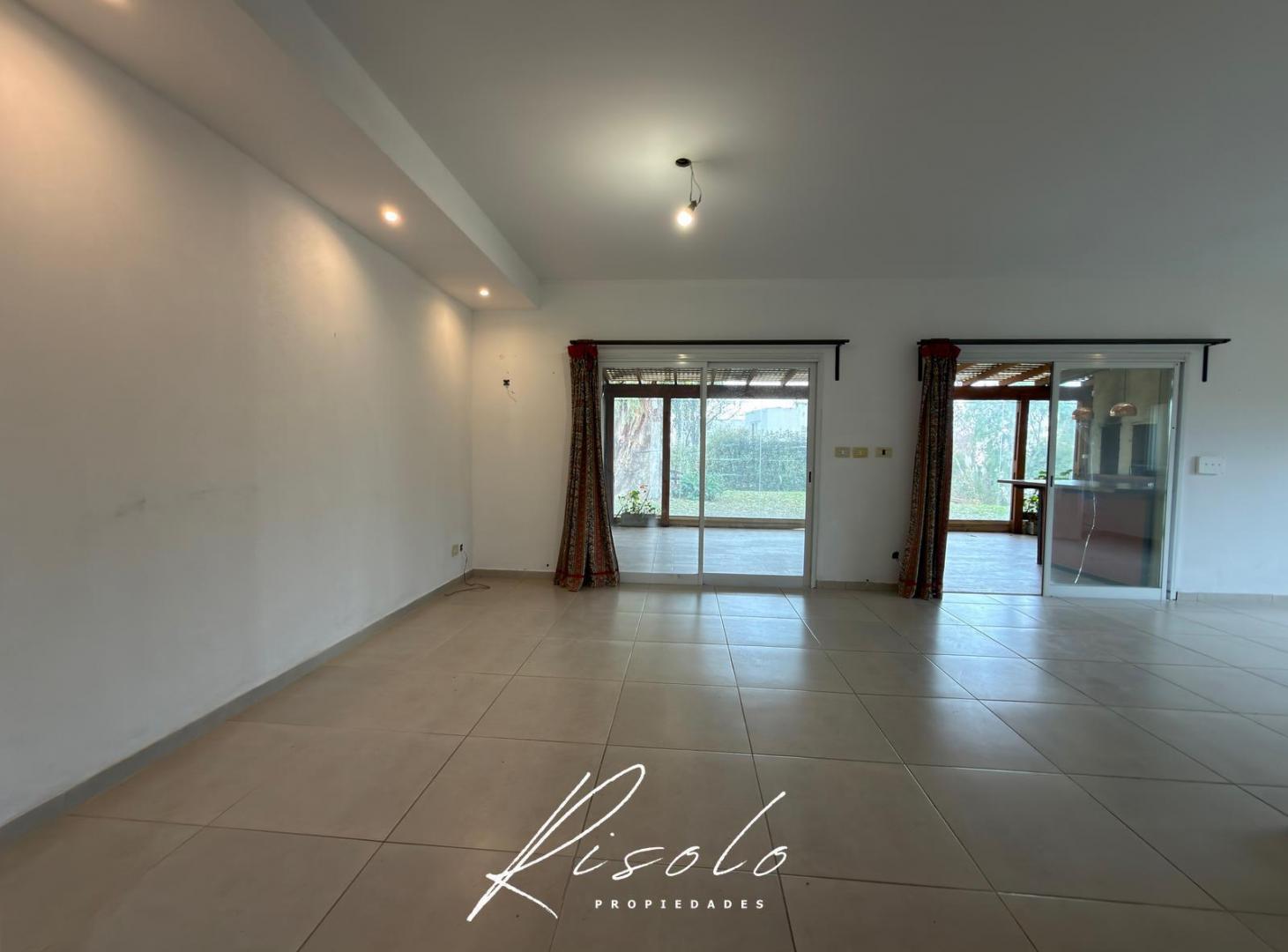 Foto de Casa en Venta. 3 dormitorios. Pergola, Parrilla. Oportunidad! Barrio, imagen 3