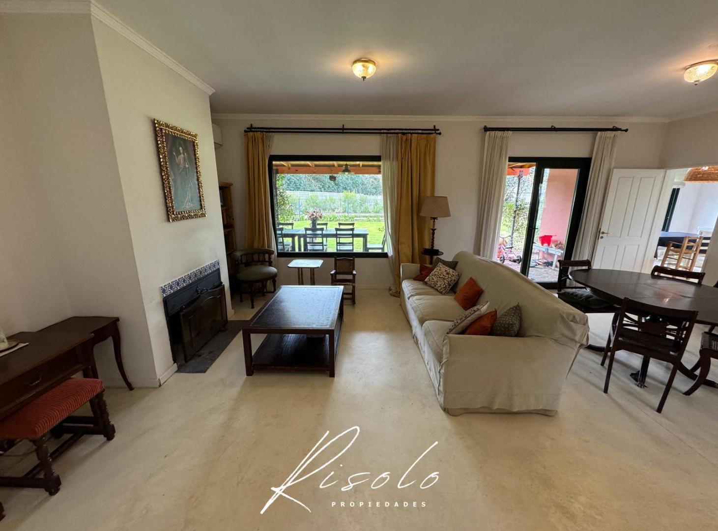 Foto de Casa en Venta. Pileta. 3 dormitorios. Estilo Campo. Barrio Cerrado, imagen 5