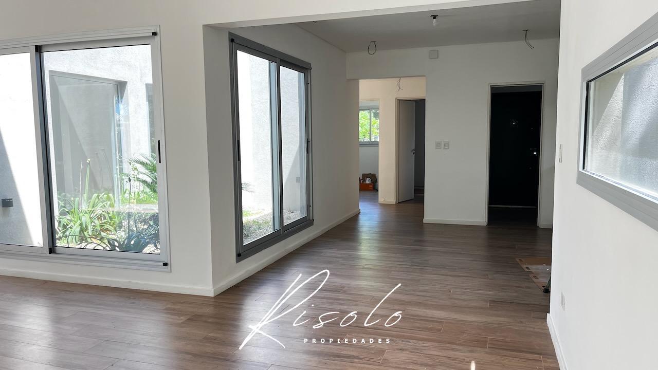 Foto de Casa en venta. 4 dormitorios. Jardin de invierno. Galeria. Arboles, imagen 5