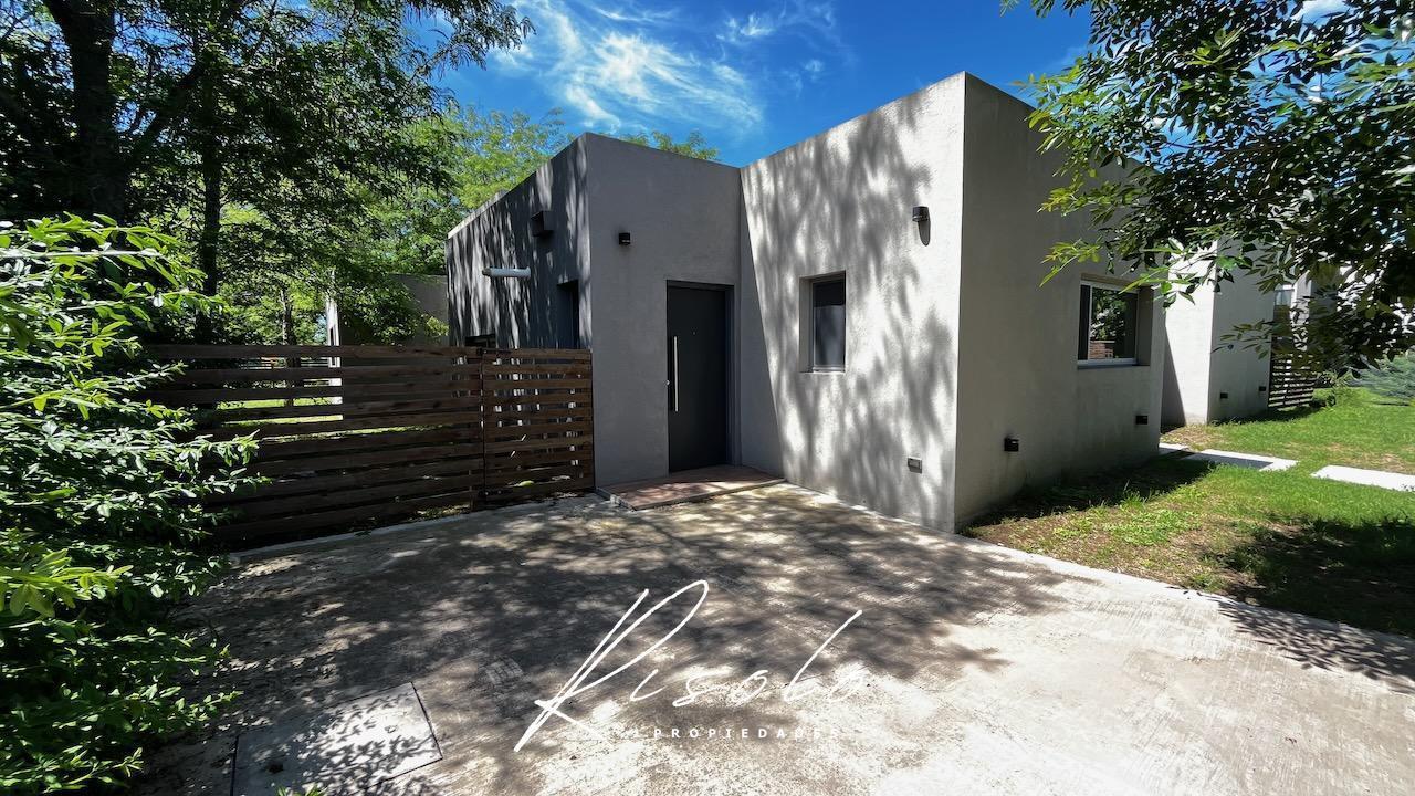 Foto de Casa en venta. 4 dormitorios. Jardin de invierno. Galeria. Arboles, imagen 3
