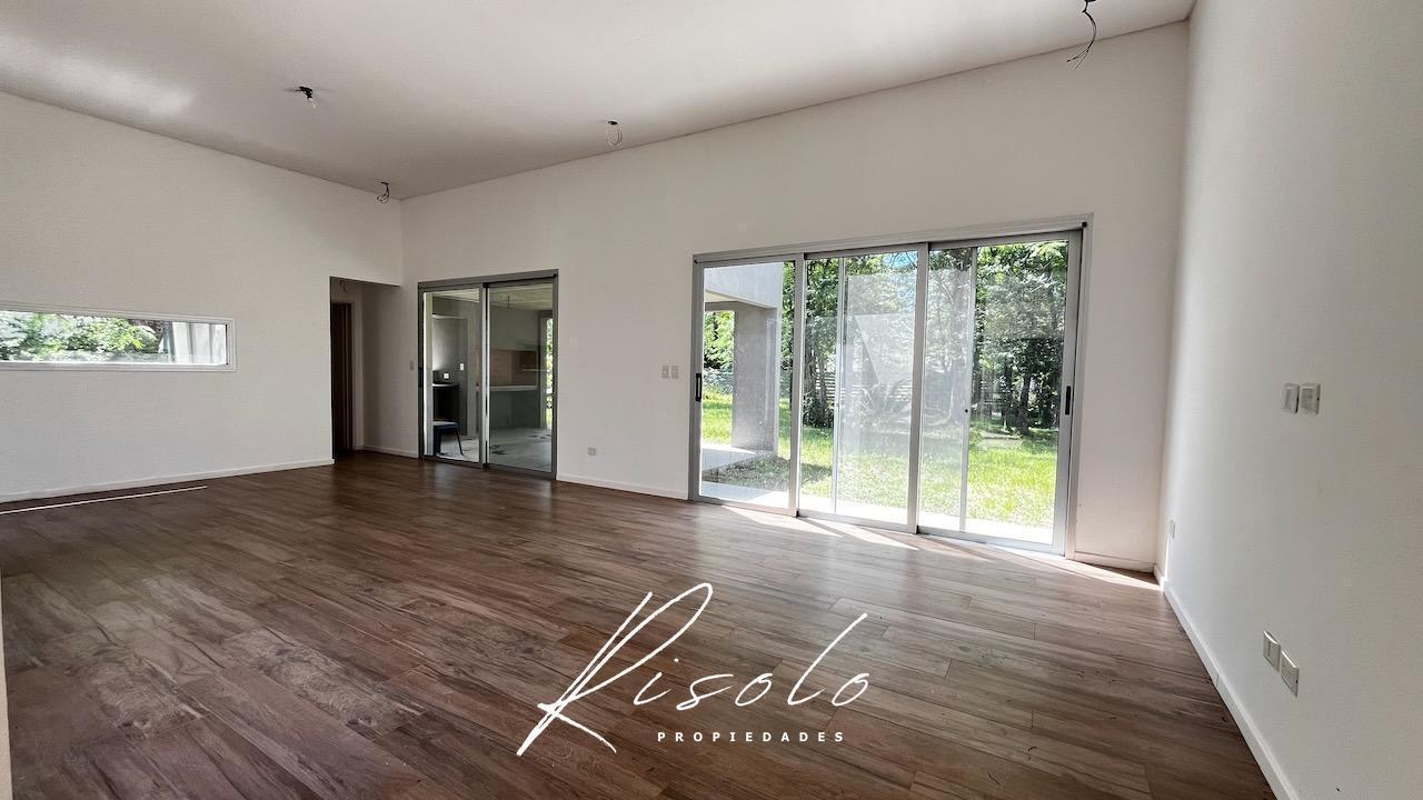 Foto de Casa en venta. 4 dormitorios. Jardin de invierno. Galeria. Arboles, imagen 4