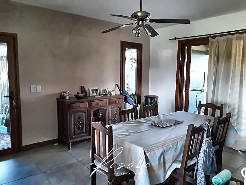 Foto de Casa en Venta con pileta y muy lindo jardin, 3 dormitorios, escritorio, imagen 3