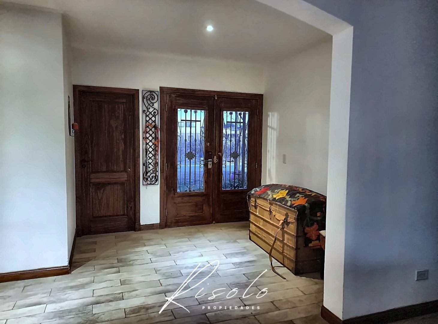 Foto de Casa en Venta con pileta y muy lindo jardin, 3 dormitorios, escritorio, imagen 2