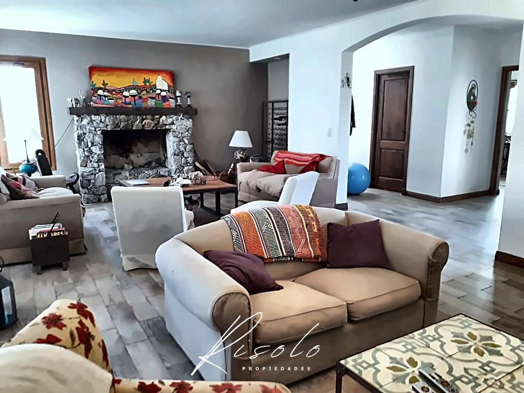Foto de Casa en Venta con pileta y muy lindo jardin, 3 dormitorios, escritorio, imagen 5