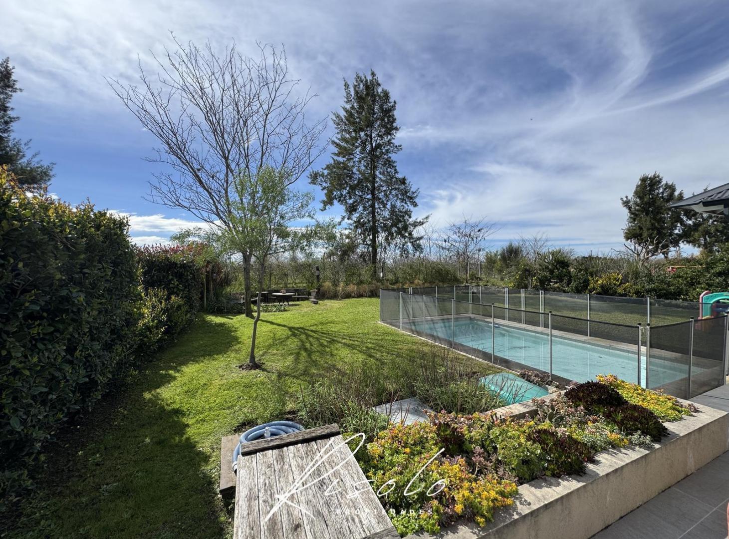 Foto de Casa en Venta, Pileta, Parrilla. 3 Dormitorios. Barrio Cerrado. Zona, imagen 2
