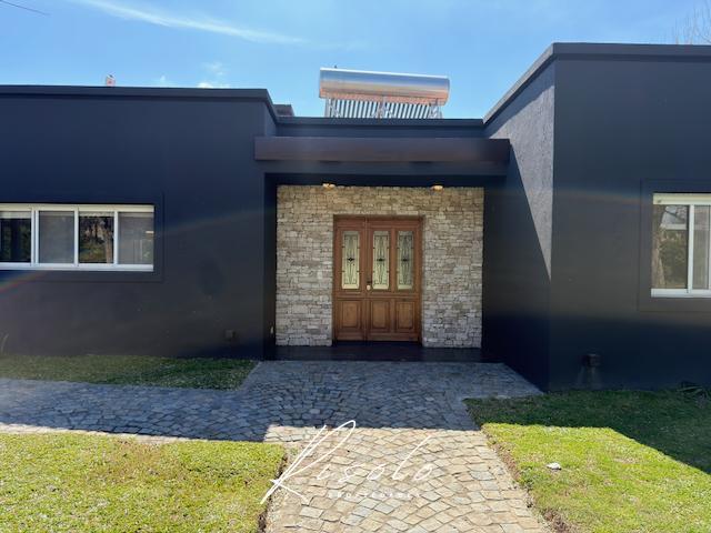 Foto de Casa en Venta. 3 dormitorios, Pileta, Parrilla. Parquizado. Barrio, imagen 3