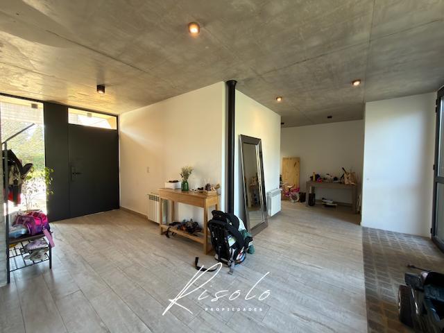Foto de Casa en Venta, Pileta. 3 dormitorios. Diseño moderno. Barrio Cerrado, imagen 4