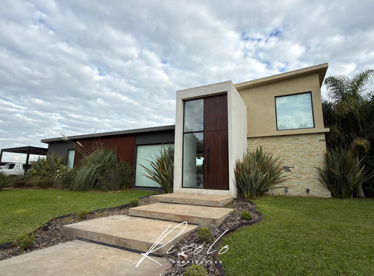 Foto de PERMUTA DEPTO. VEHICULOS, FINANCIA. Casa en Venta o Alquiler, imagen 1