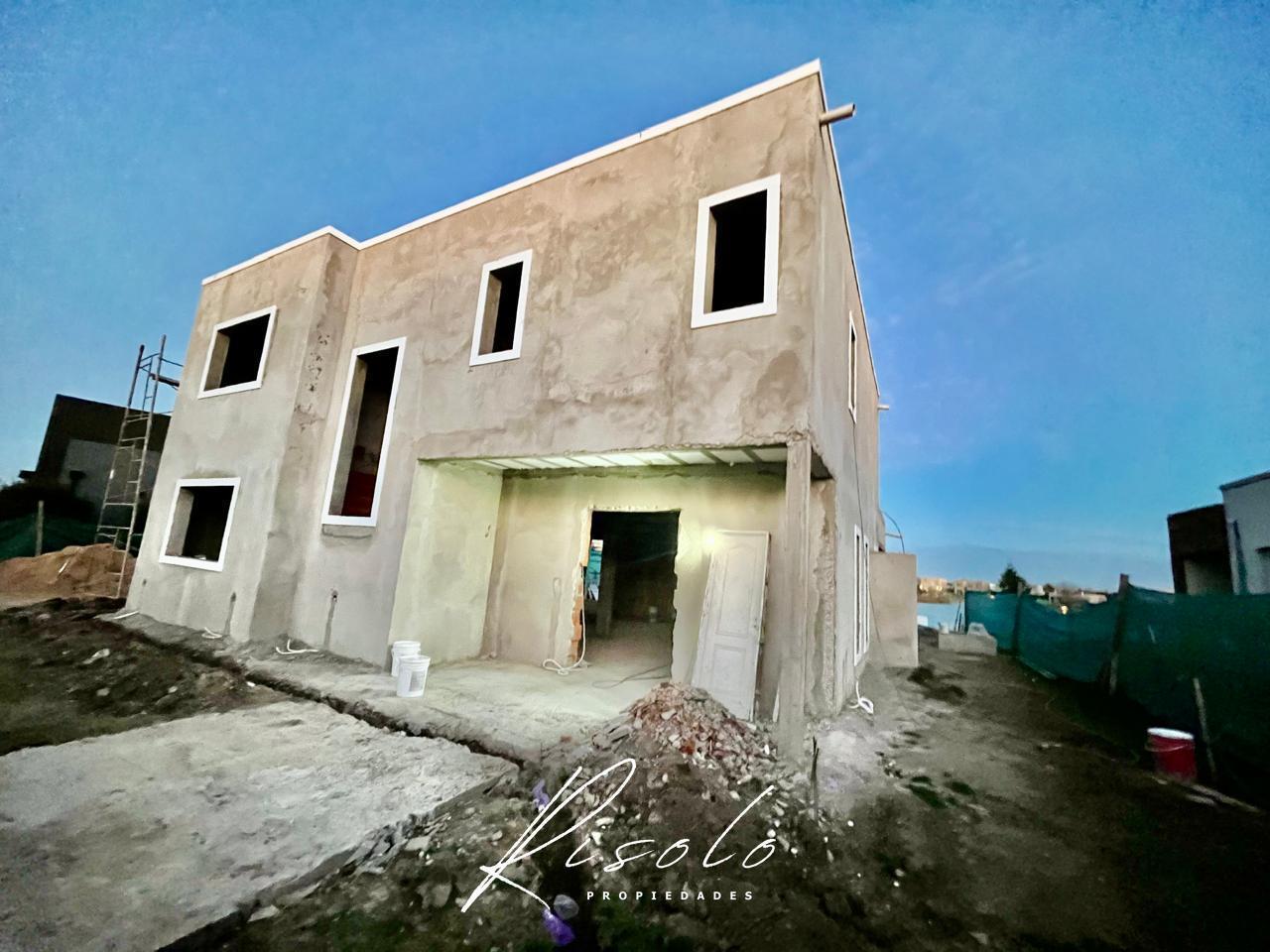 Foto de Casa en Venta con lote a la Laguna. 3 dormitorios, Pileta. Barrio, imagen 2
