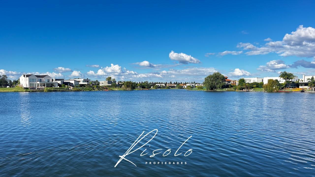 Foto de Lote en Venta con fondo a la Laguna, orientacion Noreste. Barrio, imagen 1
