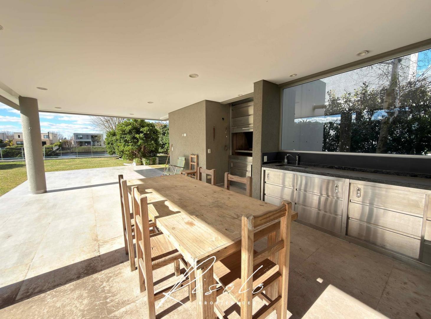 Foto de Casa en Venta, fondo a la laguna. Pileta. Parrilla. 3 dormitorios, imagen 1