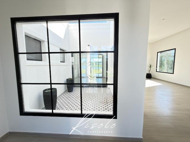 Foto de Casas con pileta, 4 dormitorios. Pileta, Cerramiento Galeria. Laguna, imagen 3