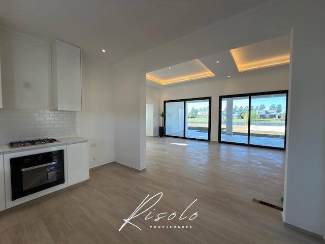 Foto de Casas con pileta, 4 dormitorios. Pileta, Cerramiento Galeria. Laguna, imagen 4
