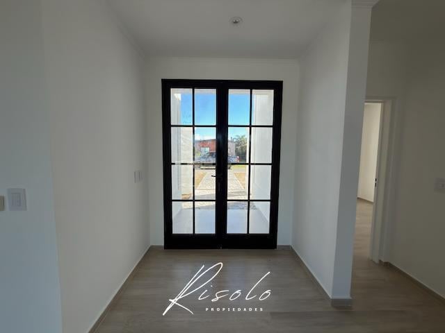 Foto de Casas con pileta, 4 dormitorios. Pileta, Cerramiento Galeria. Laguna, imagen 3