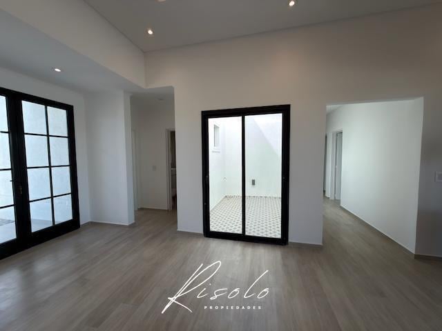 Foto de Casas con pileta, 4 dormitorios. Pileta, Cerramiento Galeria. Laguna, imagen 5