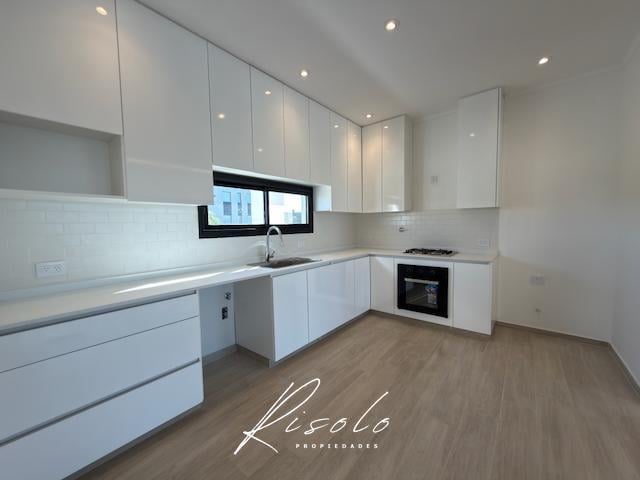 Foto de Casas con pileta, 4 dormitorios. Pileta, Cerramiento Galeria. Laguna, imagen 2
