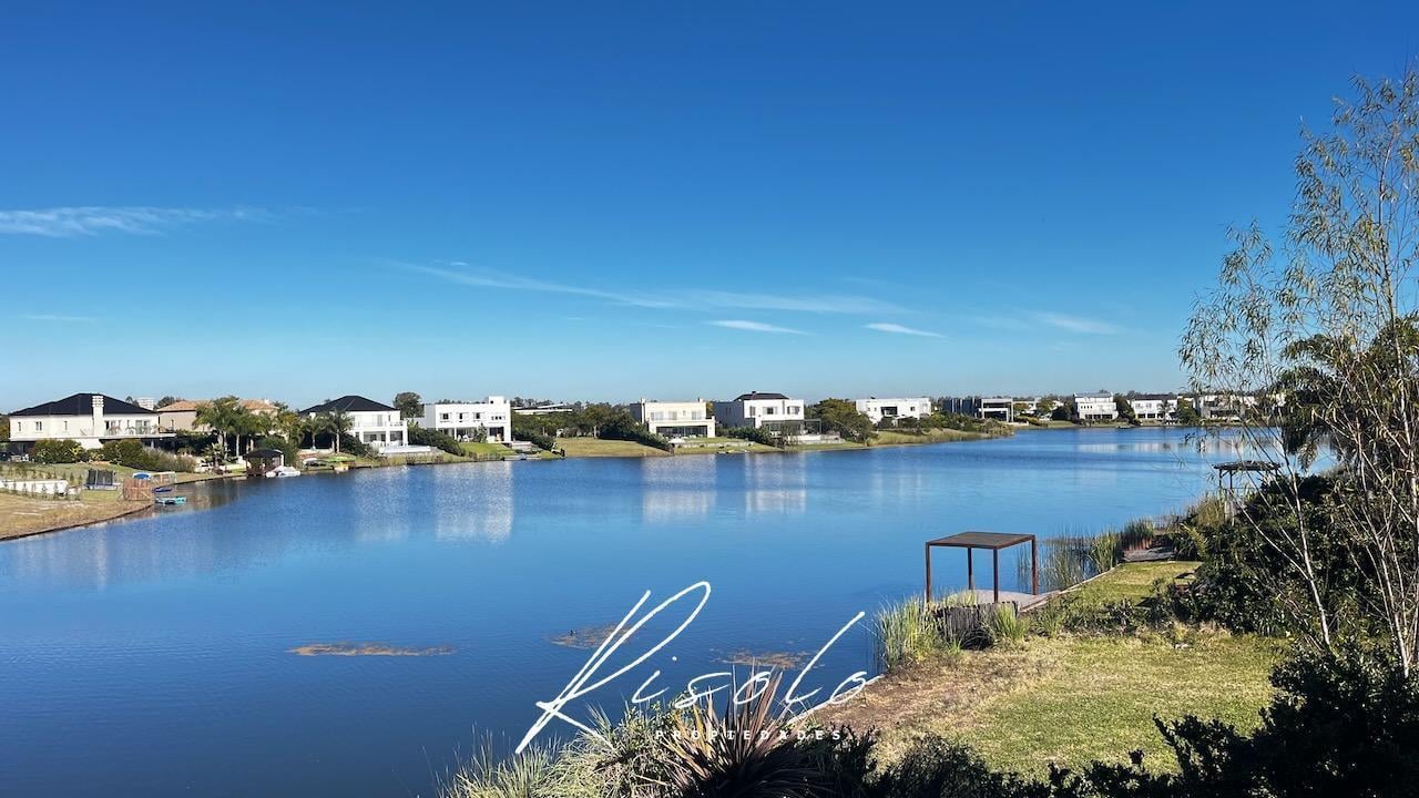 Foto de Lote en Venta con fondo a la Reserva en Puertos / Nativas. 830 m2, imagen 1