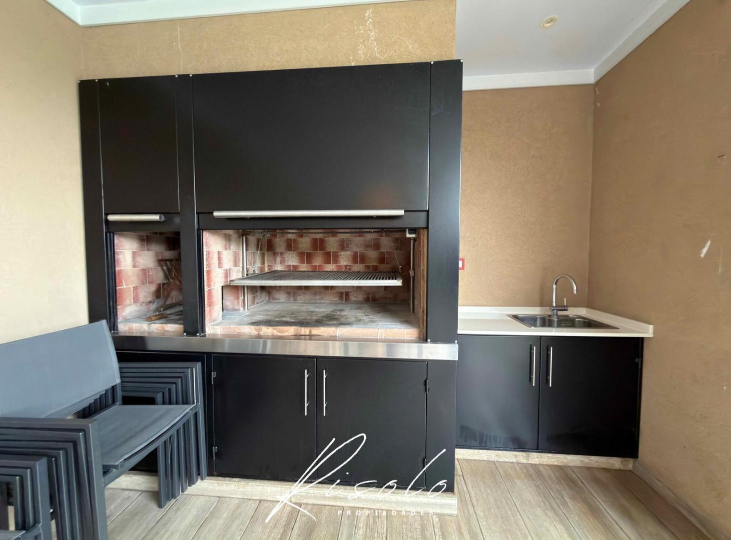 Foto de Casa en Venta y/o Alquiler, en Barrio Cerrado, Pileta. 3 dormitorios, imagen 4