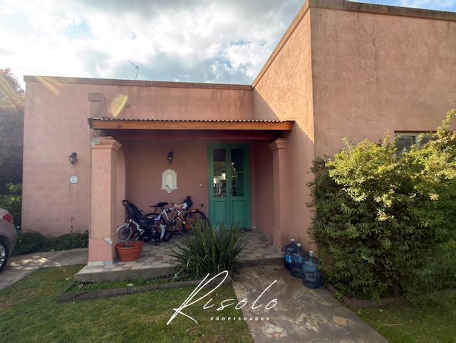 Foto de Casa en Venta. Estilo Campo. 3 dormitorios. Patio Interno. Barrio, imagen 2