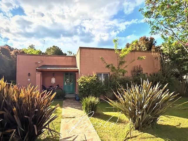 Casa en Venta. Estilo Campo. 3 dormitorios. Patio Interno. Barrio Cerrado, Escobar