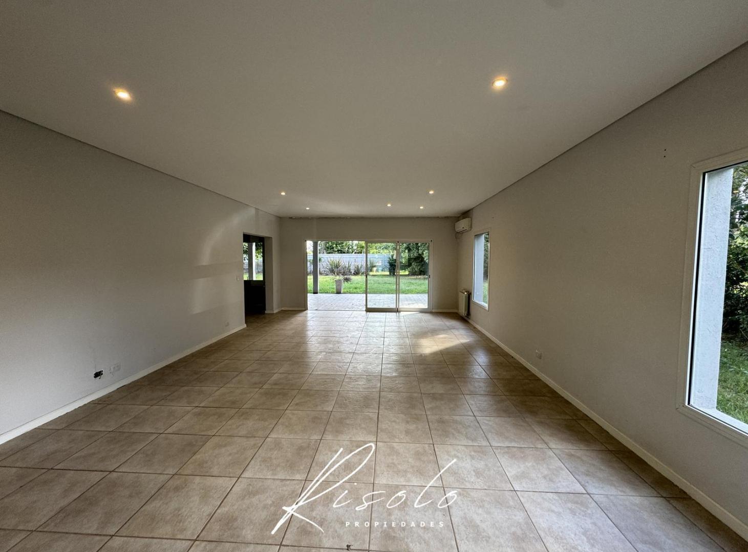 Foto de Casa Venta o Alquiler, 3 dormitorios, amplio living. arboles. Barrio, imagen 3