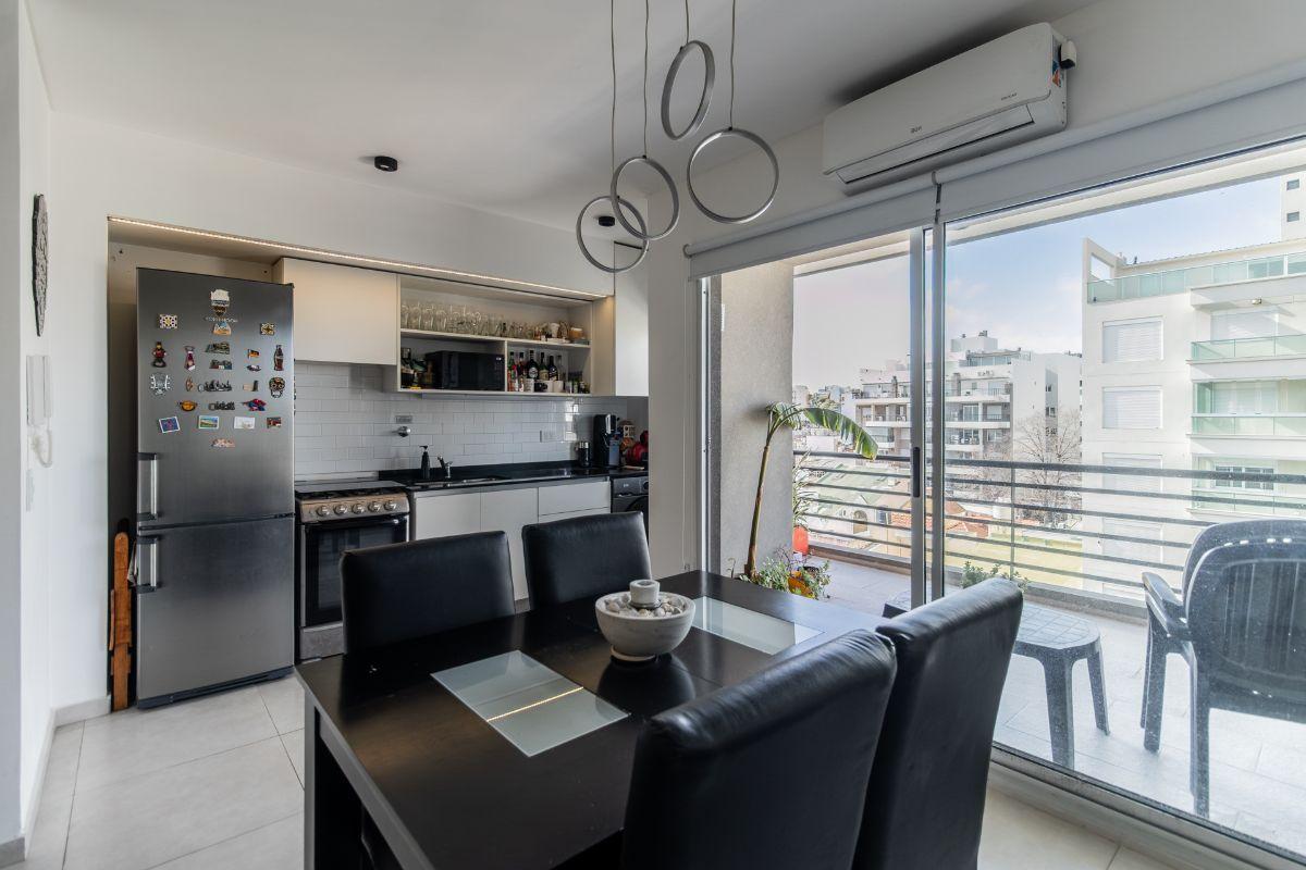 Foto de VENTA DEPARTAMENTO 2 AMBIENTES CON SUM Y COCHERA, imagen 1