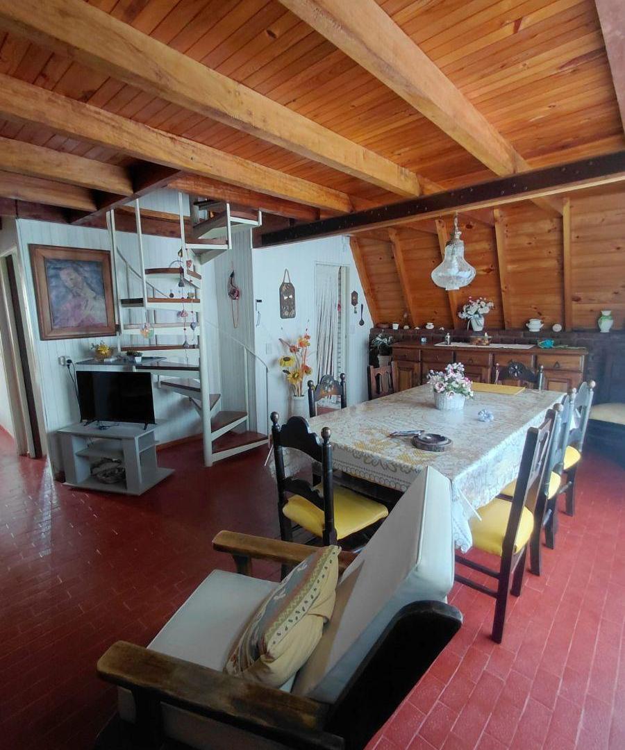 Foto de COSTA AZUL: VENTA CASA ALPINA4 AMBIENTES LOTE PROPIO 50 METROS DEL MAR, imagen 1