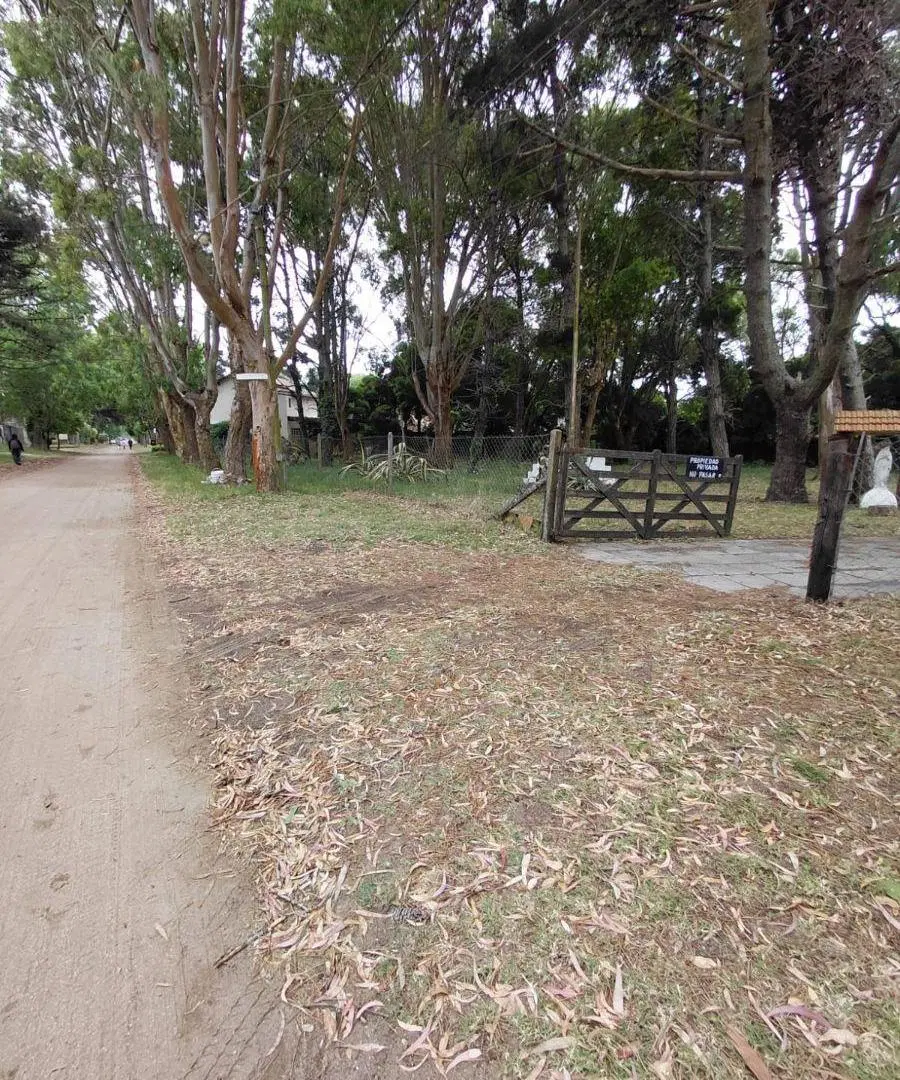 Terreno de 600 m2 en venta en La Lucila del Mar Red de gas Natural 3