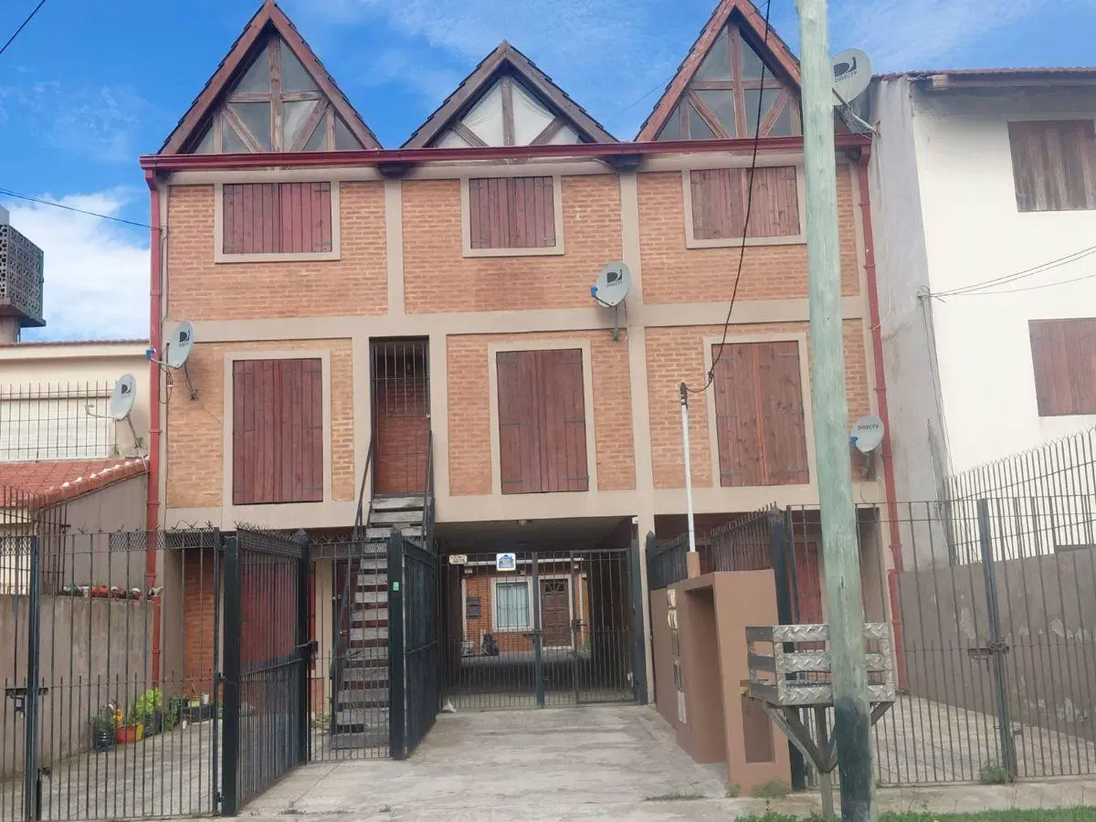 DUPLEX: COSTA AZUL VENTA 2 CUADRAS DEL MAR PRIMER PISO PATIO Y PARRILLA GAS ENVASADO 3