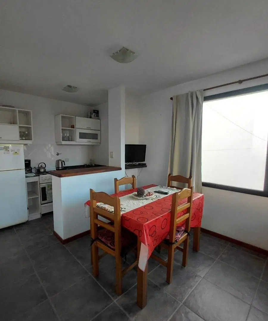 COSTA AZUL: VENTA DEPARTAMENTO 2 AMBIENTES 1 CUADRA DEL MAR GAS NATURAL ESPACIO PARA AUT 4